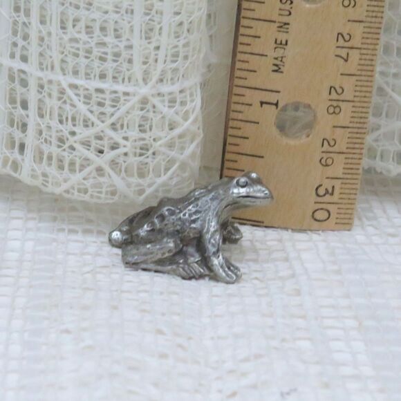Vintage Pewter Frog Figurine, Miniature Frog Statue for Frog Lovers, Frog Decor - Picture 6 of 9